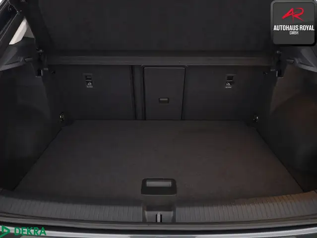 Volkswagen T-Roc view 13