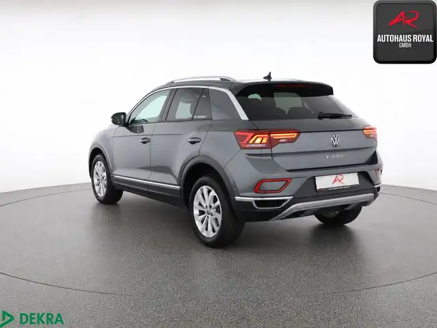 Volkswagen T-Roc view 3