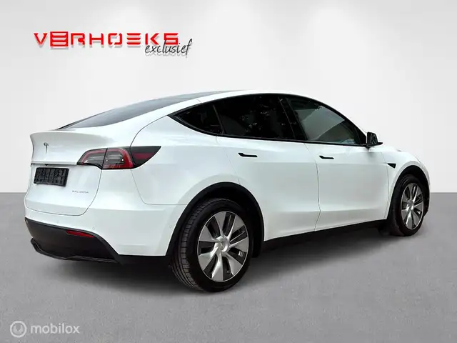 Tesla Model Y view 4