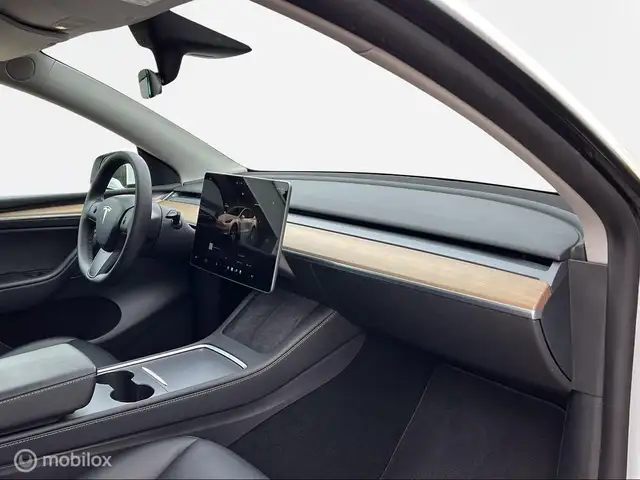 Tesla Model Y view 8