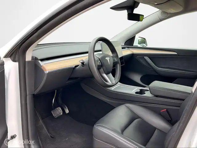 Tesla Model Y view 7