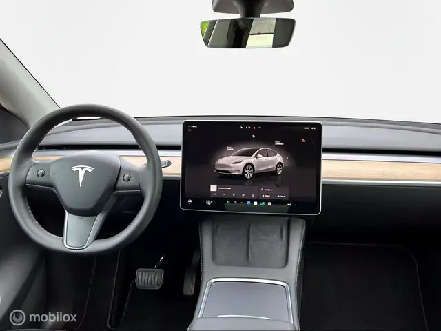 Tesla Model Y view 9