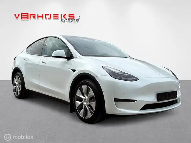 Tesla Model Y view 3