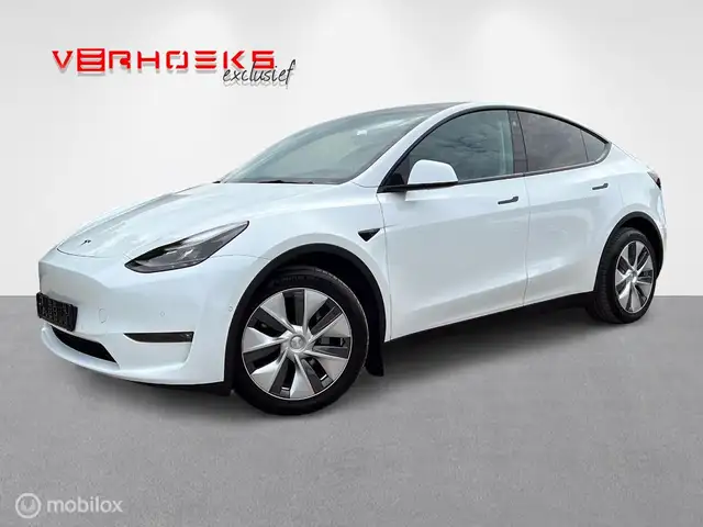 Tesla Model Y view 5