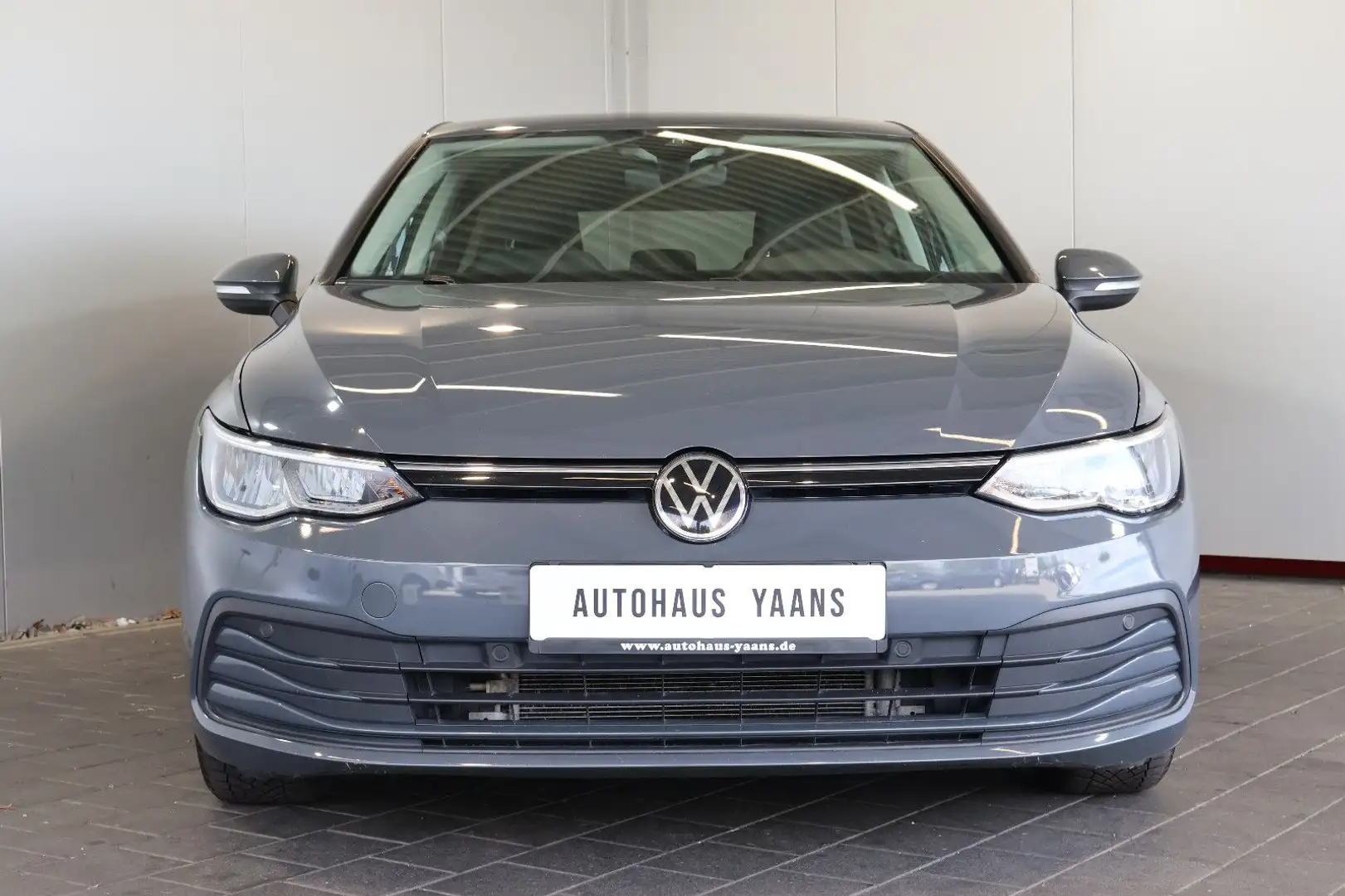 Volkswagen Golf VIII 2.0 TDI Life AID+ACC+LANE+LED Gris - 2