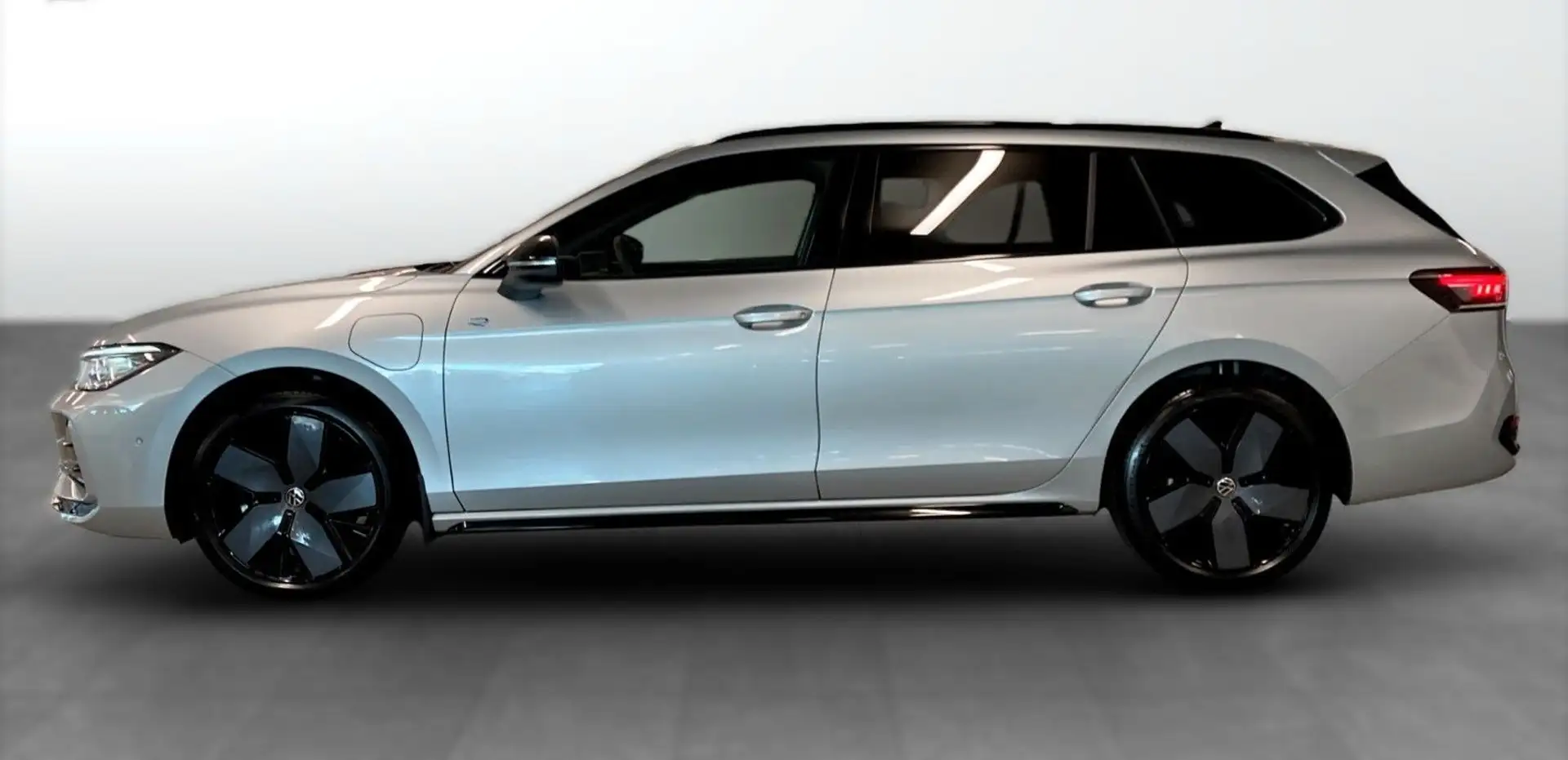 Volkswagen Passat Variant 1.5 TSI eHybrid 200 kW R-Line Silber - 2