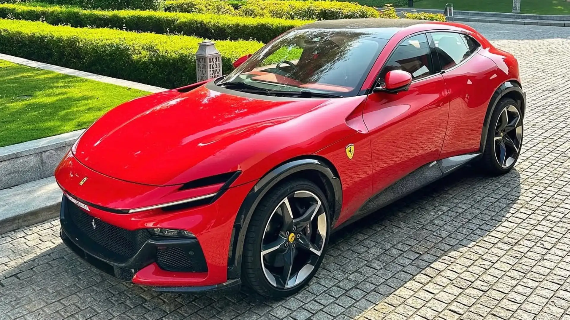 Ferrari Purosangue Disponibili in più colorazioni e specifiche - 1
