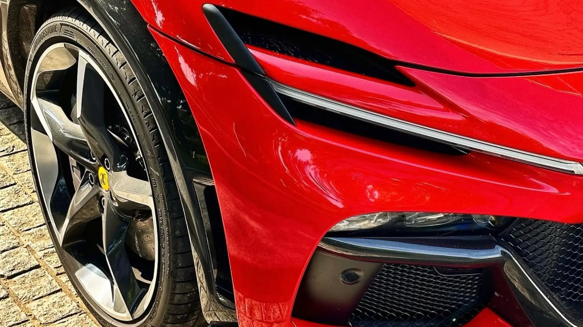 Ferrari Purosangue Disponibili in più colorazioni e specifiche - 2