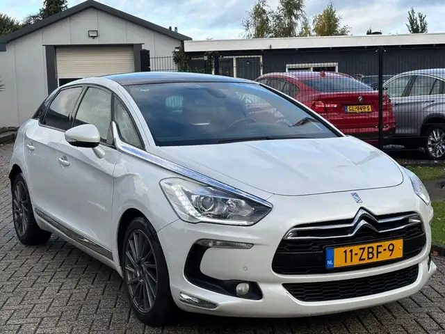Citroen DS5 view 3