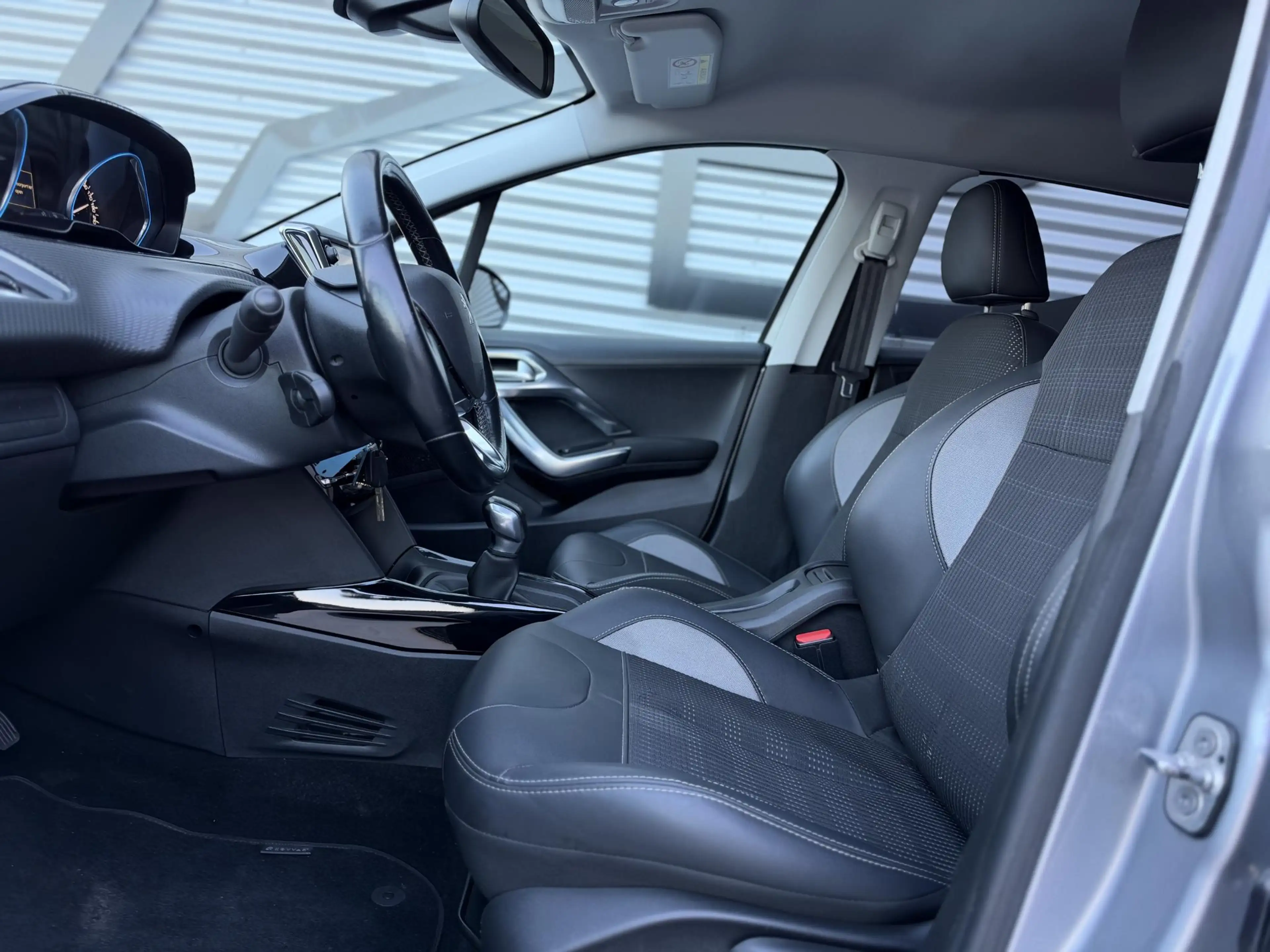 Peugeot 2008 1.2 PureTech Allure Navi|Camera|Carplay|Clima|Trek — photo 4