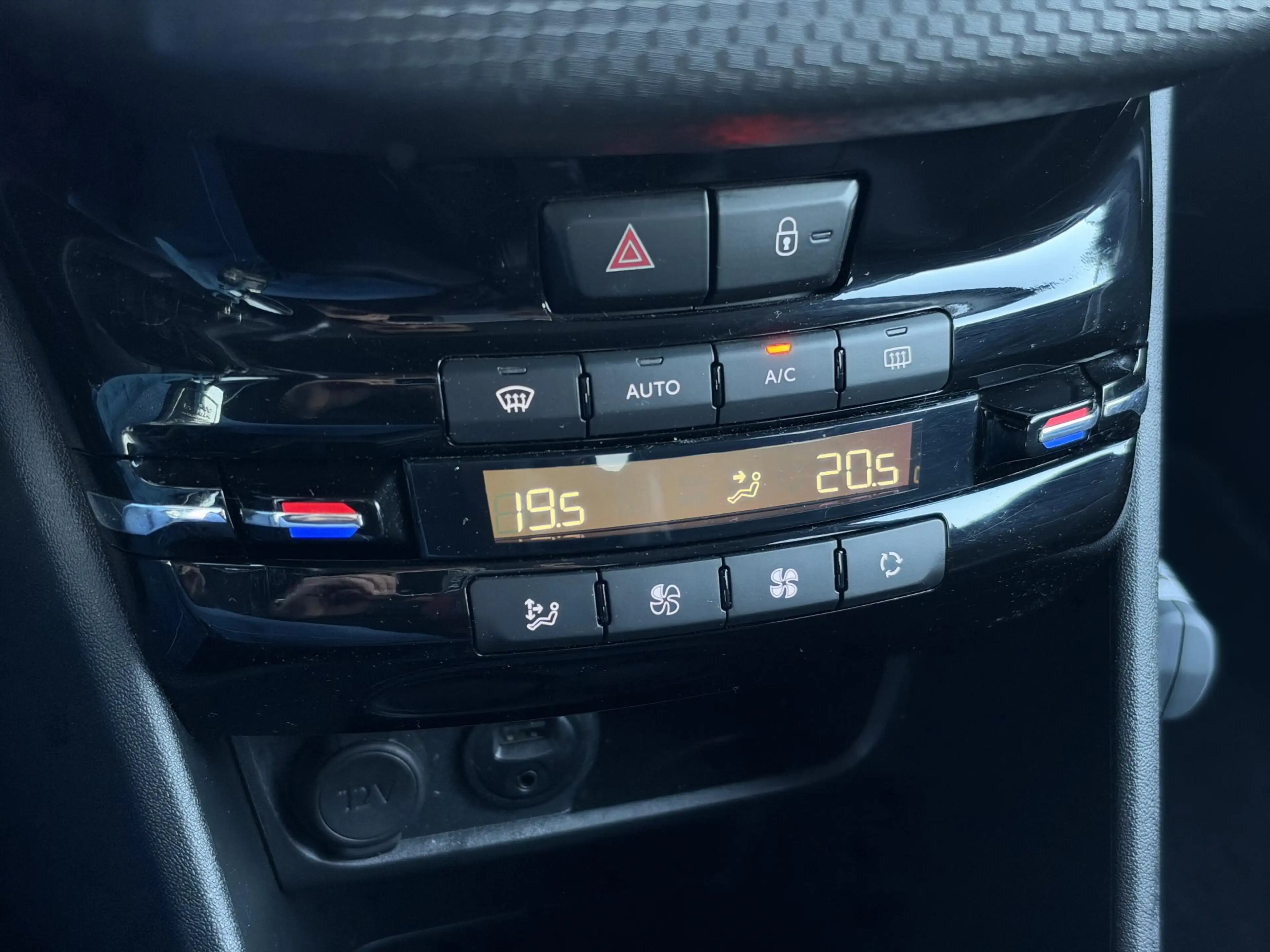 Peugeot 2008 1.2 PureTech Allure Navi|Camera|Carplay|Clima|Trek — photo 14