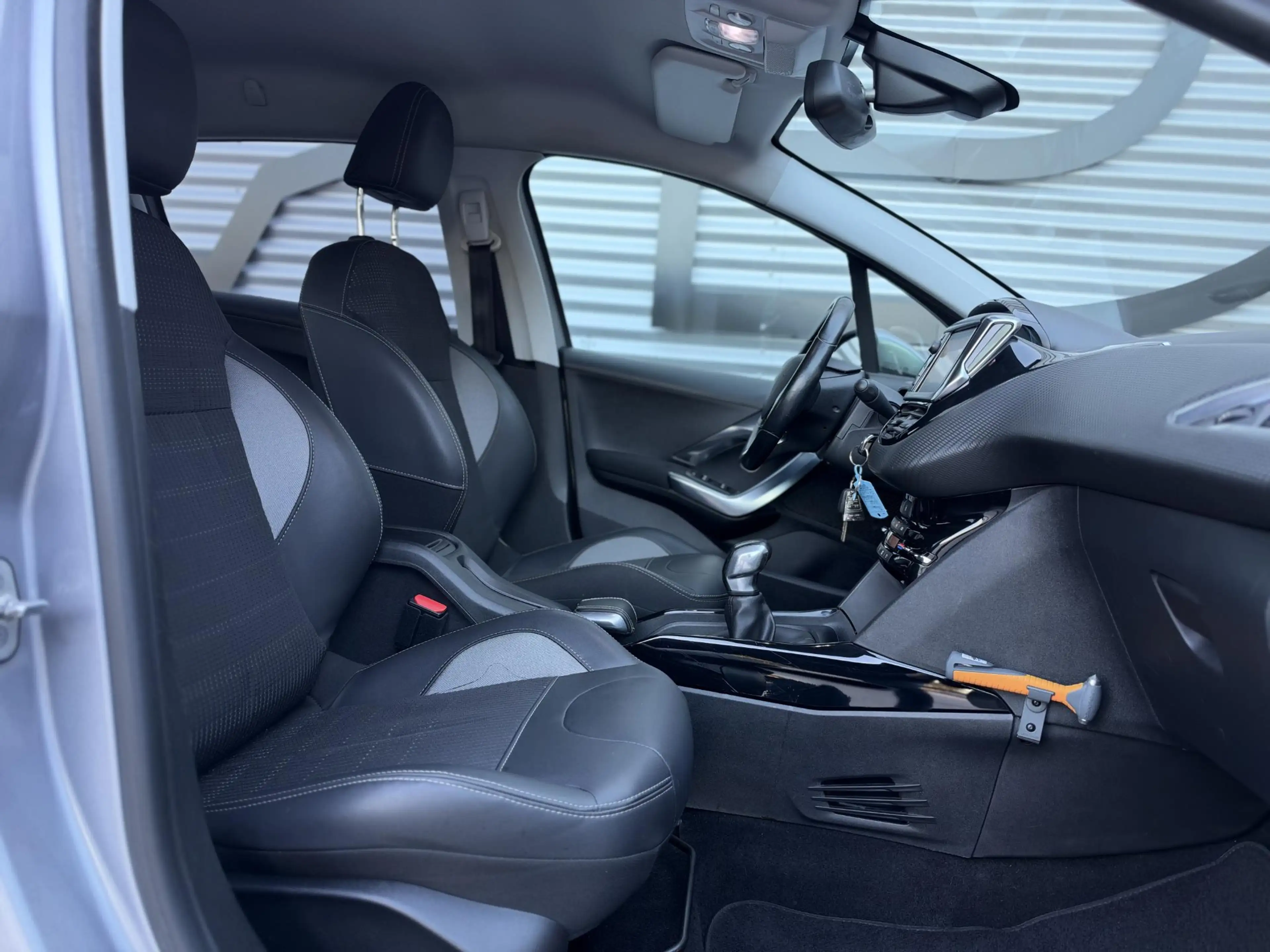 Peugeot 2008 1.2 PureTech Allure Navi|Camera|Carplay|Clima|Trek — photo 6