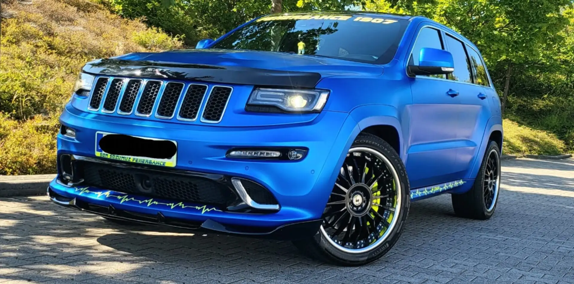 Jeep Grand Cherokee SRT - 1