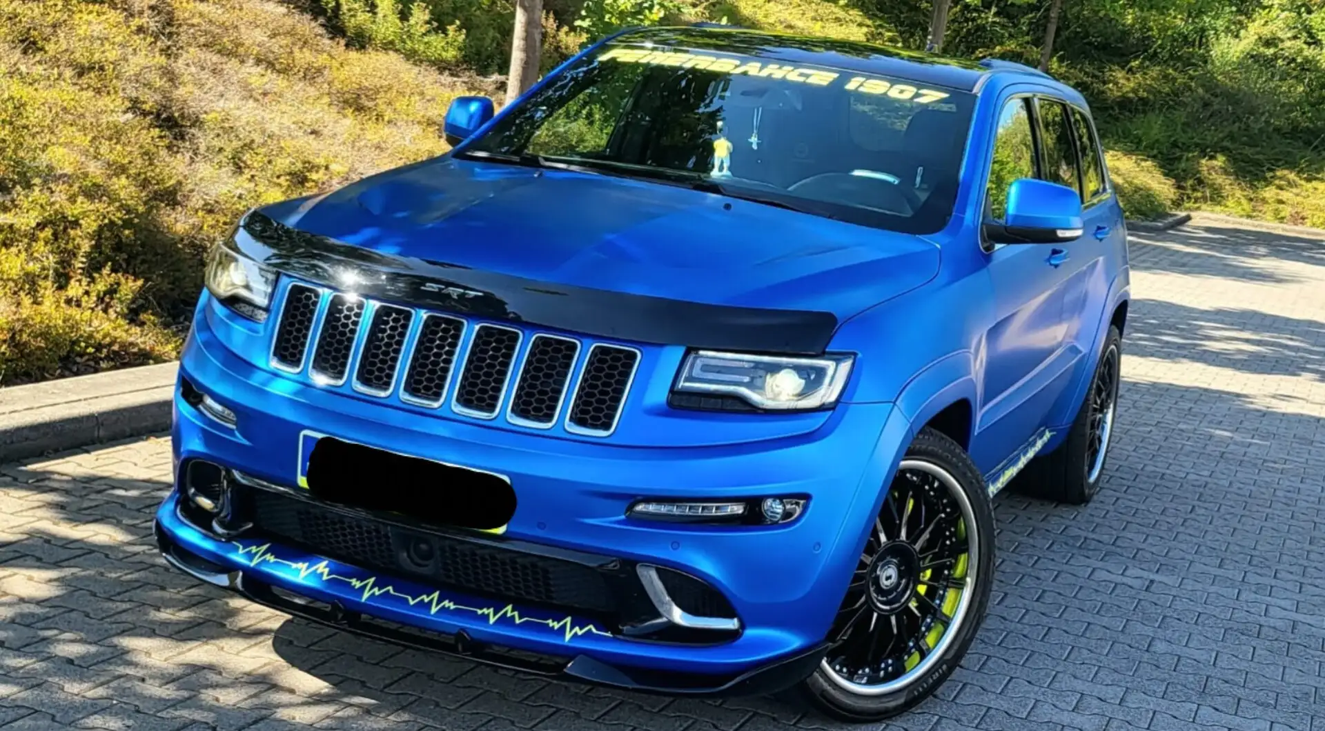 Jeep Grand Cherokee SRT - 2