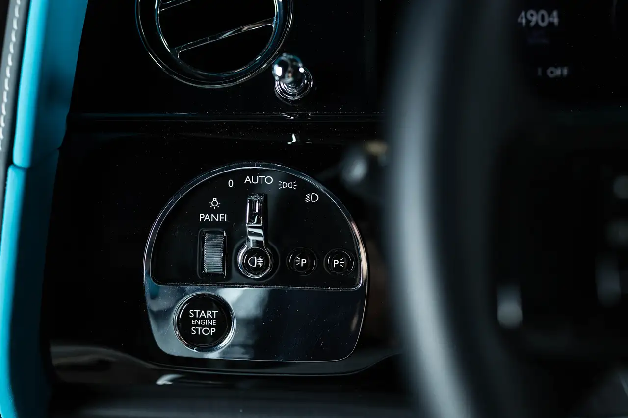 Rolls-Royce Cullinan снимка Rolls-Royce Cullinan