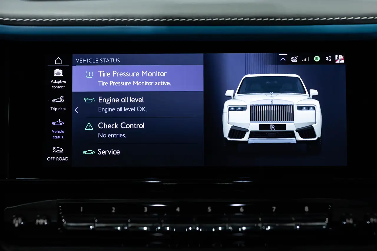Rolls-Royce Cullinan снимка Rolls-Royce Cullinan