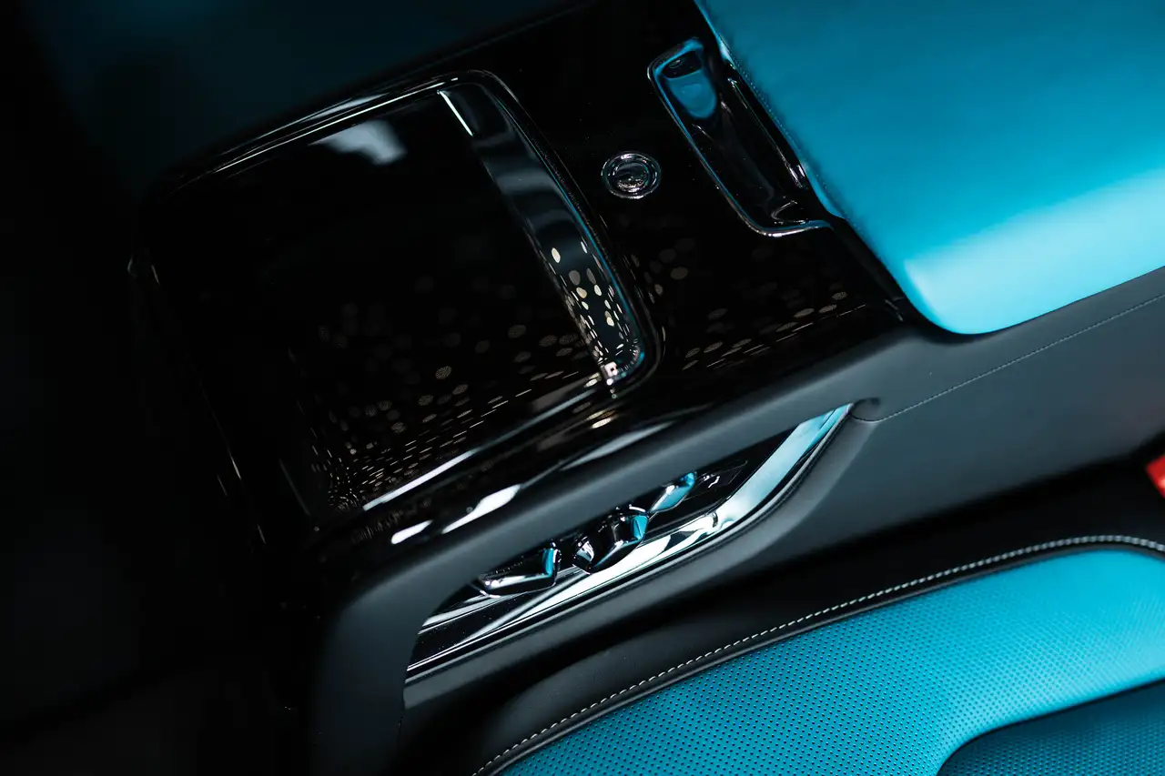 Rolls-Royce Cullinan снимка Rolls-Royce Cullinan