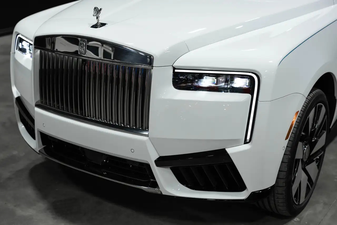 Rolls-Royce Cullinan снимка Rolls-Royce Cullinan