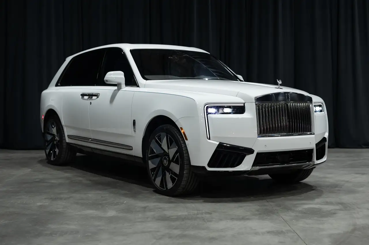 Rolls-Royce Cullinan снимка Rolls-Royce Cullinan
