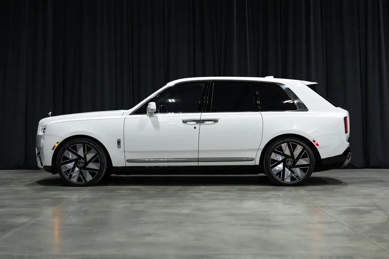 Rolls-Royce Cullinan снимка Rolls-Royce Cullinan