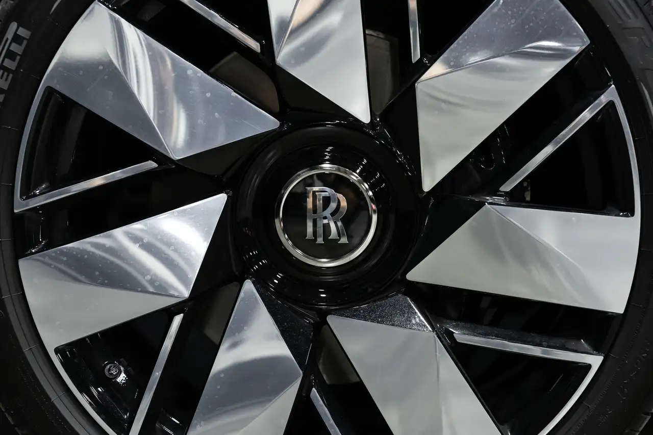 Rolls-Royce Cullinan снимка Rolls-Royce Cullinan