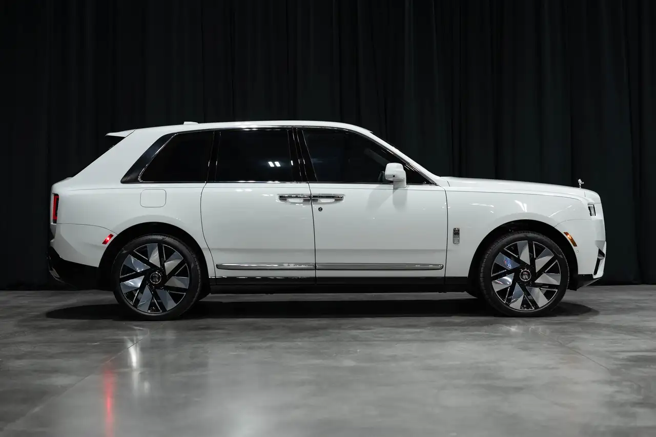 Rolls-Royce Cullinan снимка Rolls-Royce Cullinan