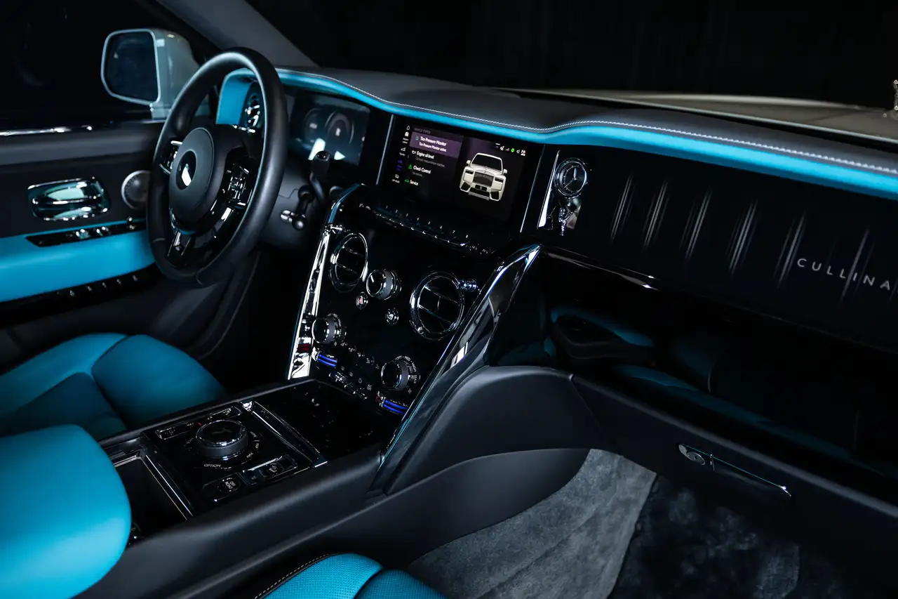 Rolls-Royce Cullinan снимка Rolls-Royce Cullinan