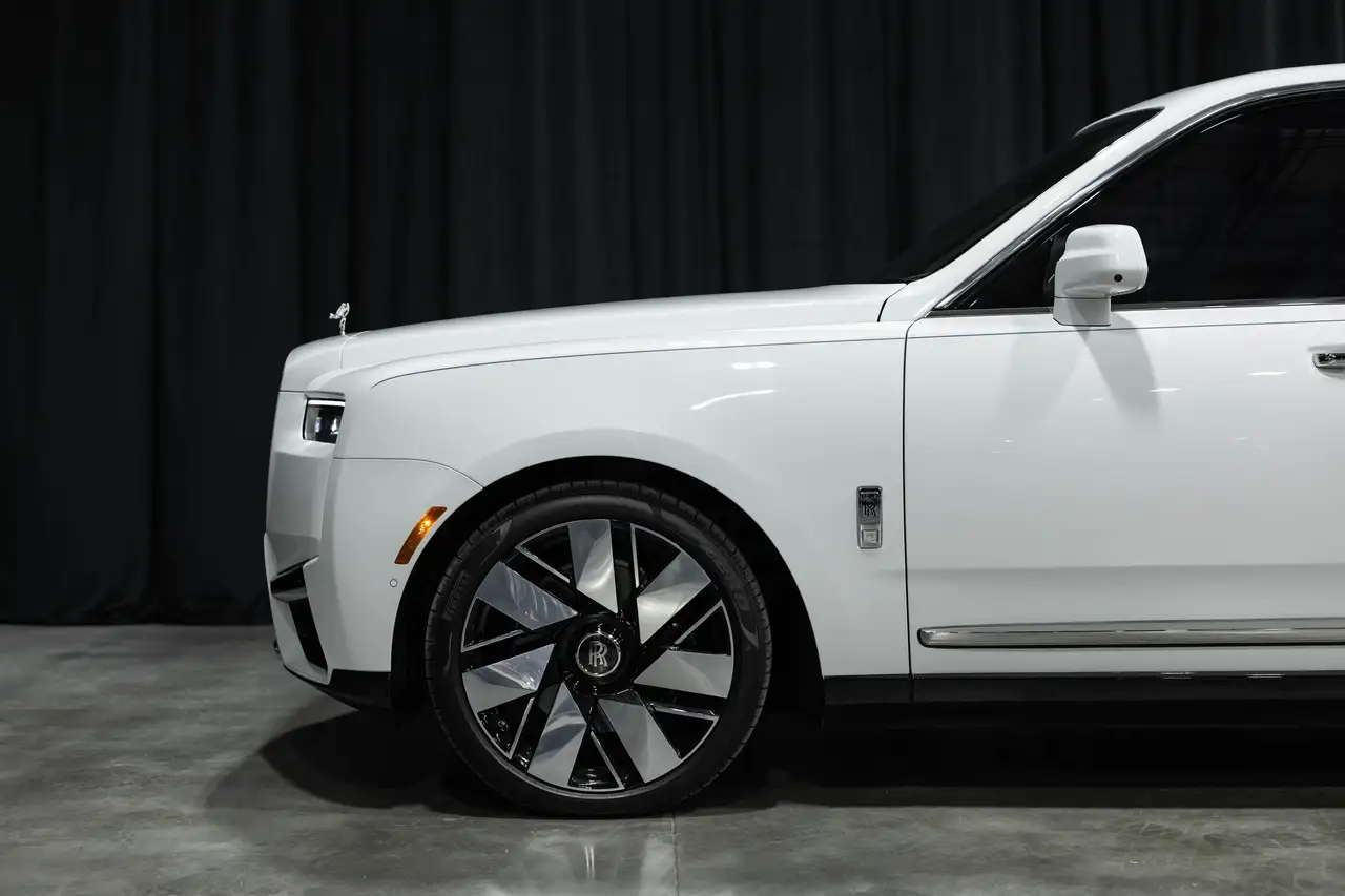 Rolls-Royce Cullinan снимка Rolls-Royce Cullinan