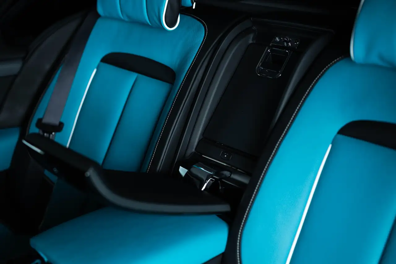 Rolls-Royce Cullinan снимка Rolls-Royce Cullinan