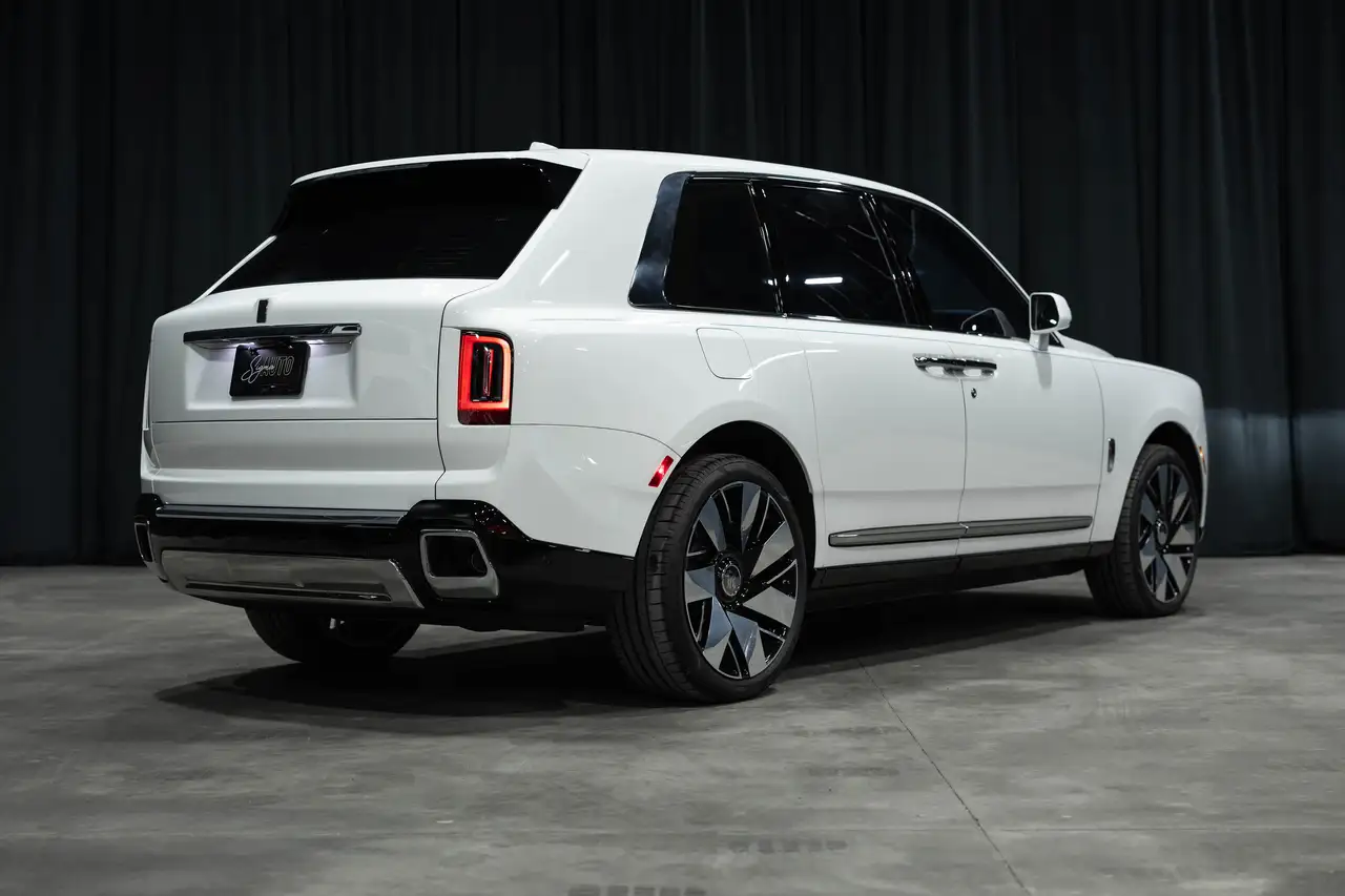 Rolls-Royce Cullinan снимка Rolls-Royce Cullinan