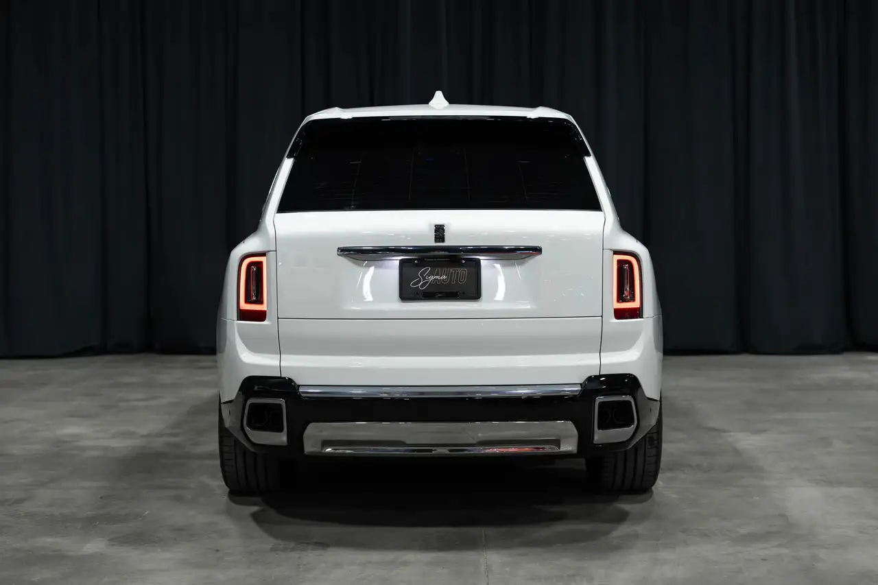 Rolls-Royce Cullinan снимка Rolls-Royce Cullinan
