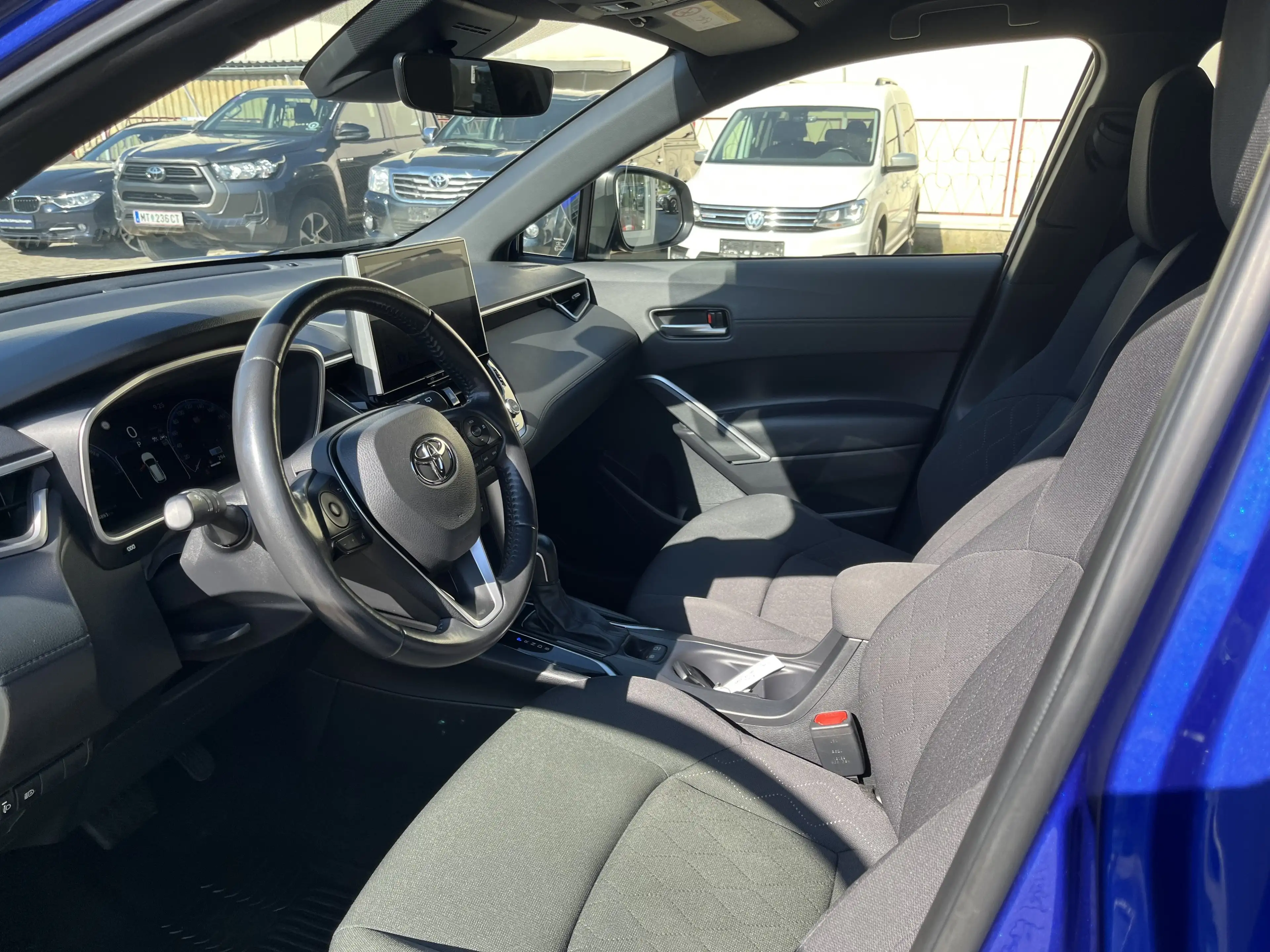 Toyota Corolla Cross 2,0 Hybrid AWD Active Drive — photo 5