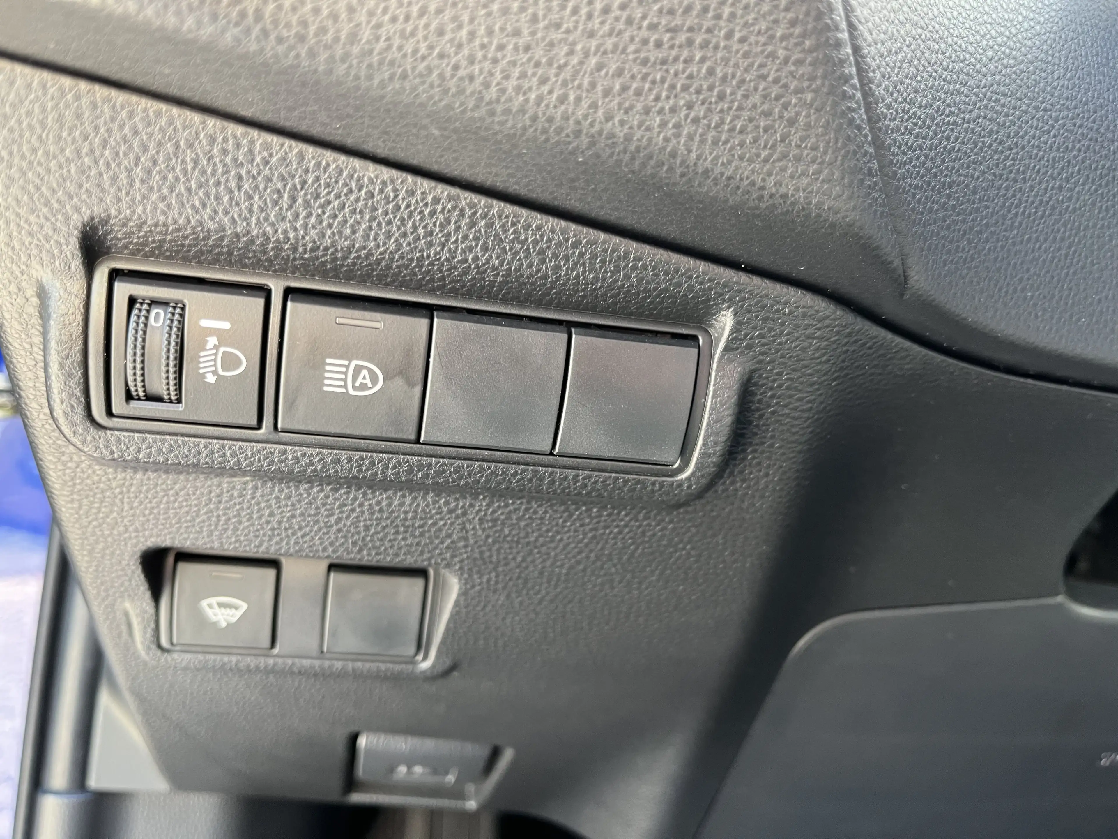 Toyota Corolla Cross 2,0 Hybrid AWD Active Drive — photo 7