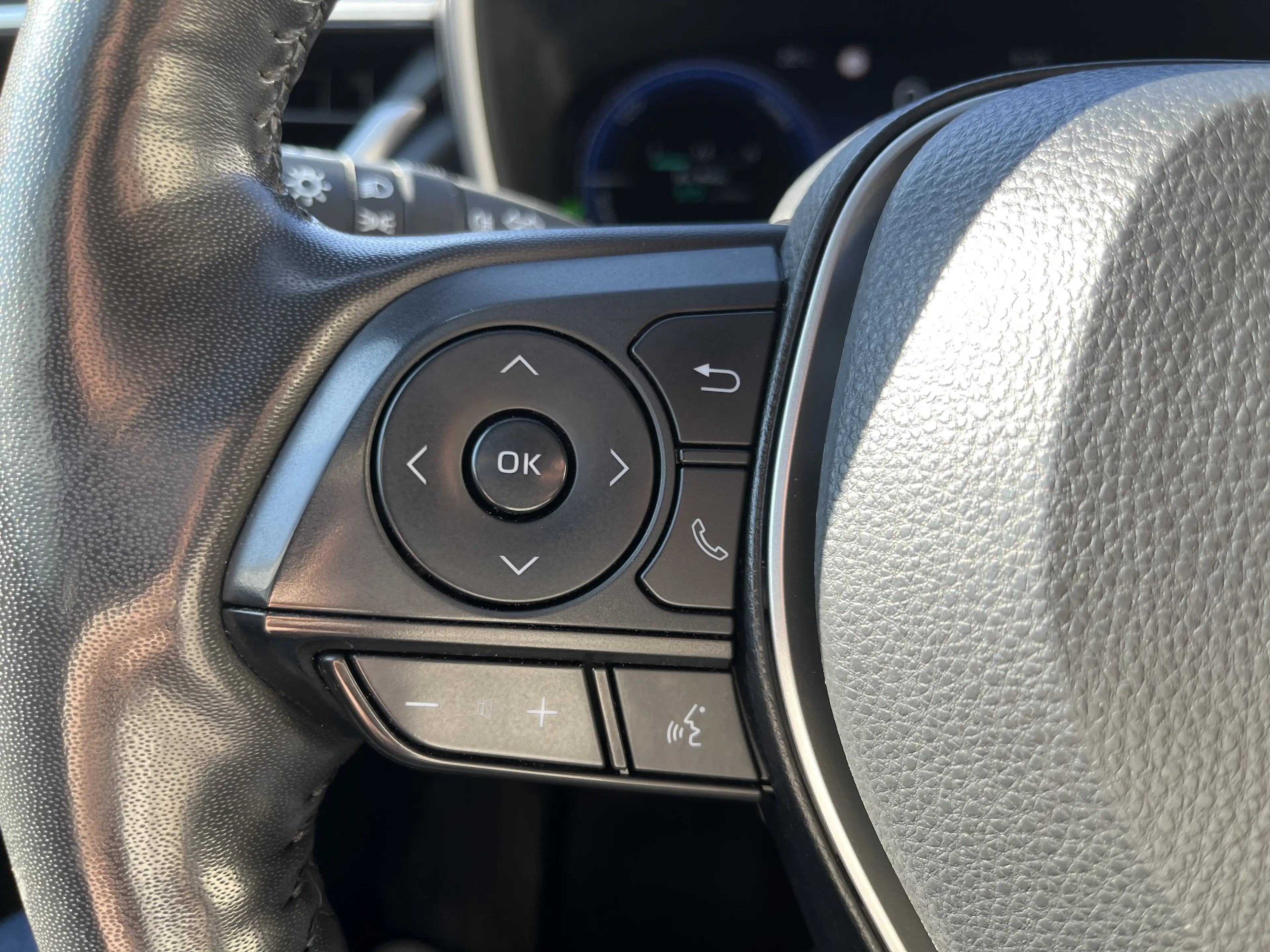 Toyota Corolla Cross 2,0 Hybrid AWD Active Drive — photo 9