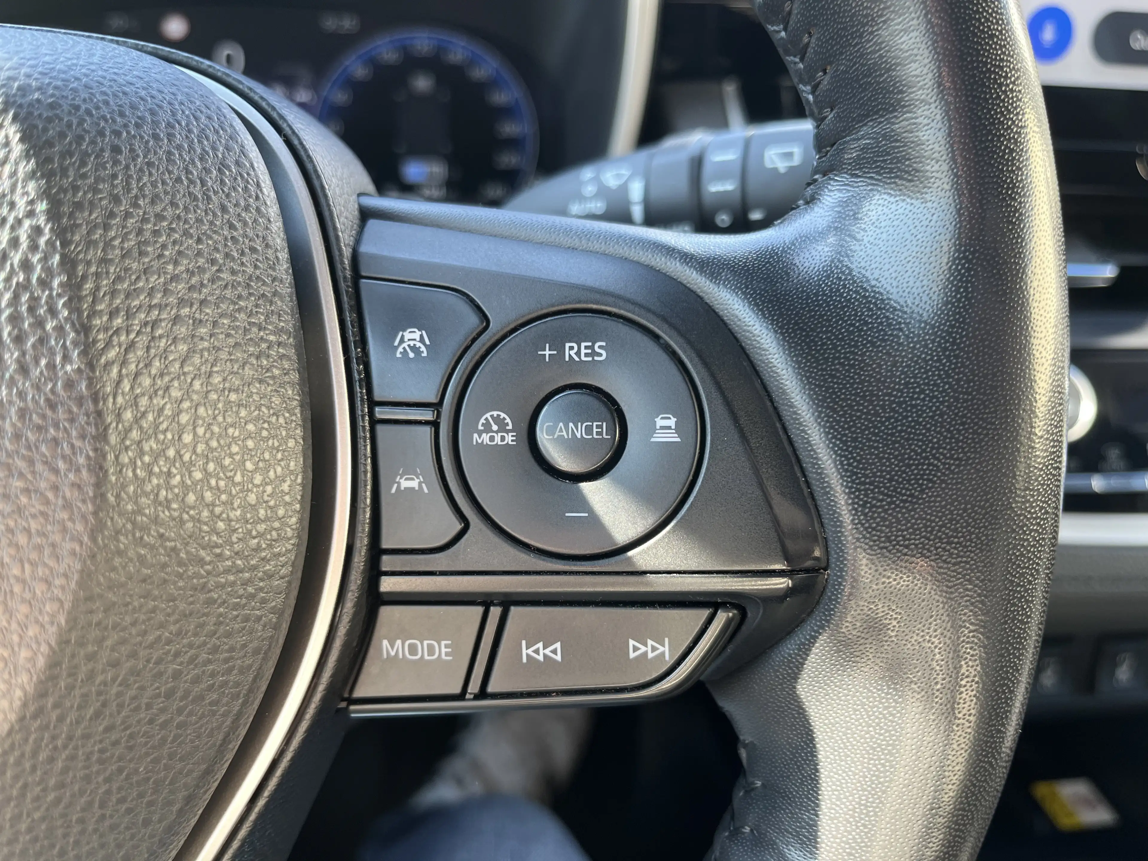Toyota Corolla Cross 2,0 Hybrid AWD Active Drive — photo 10
