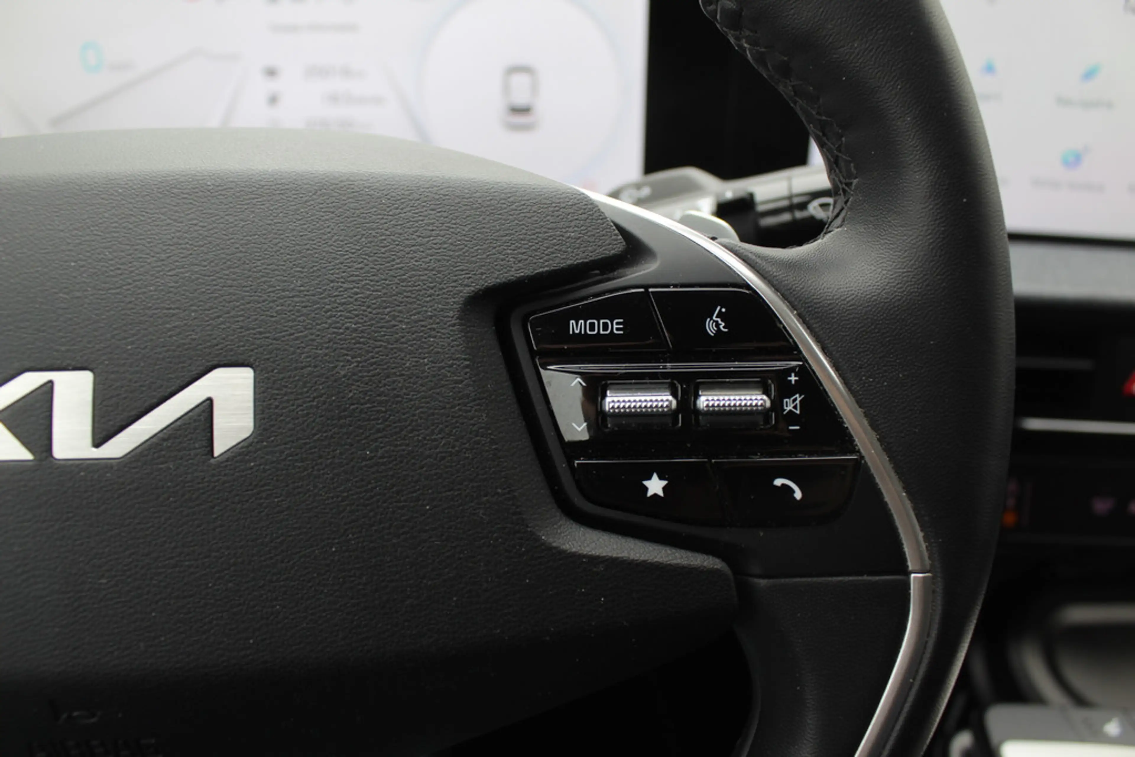 Kia EV6 Light Edition 58 kWh / SOH 100% / Camera / Navigat — photo 19