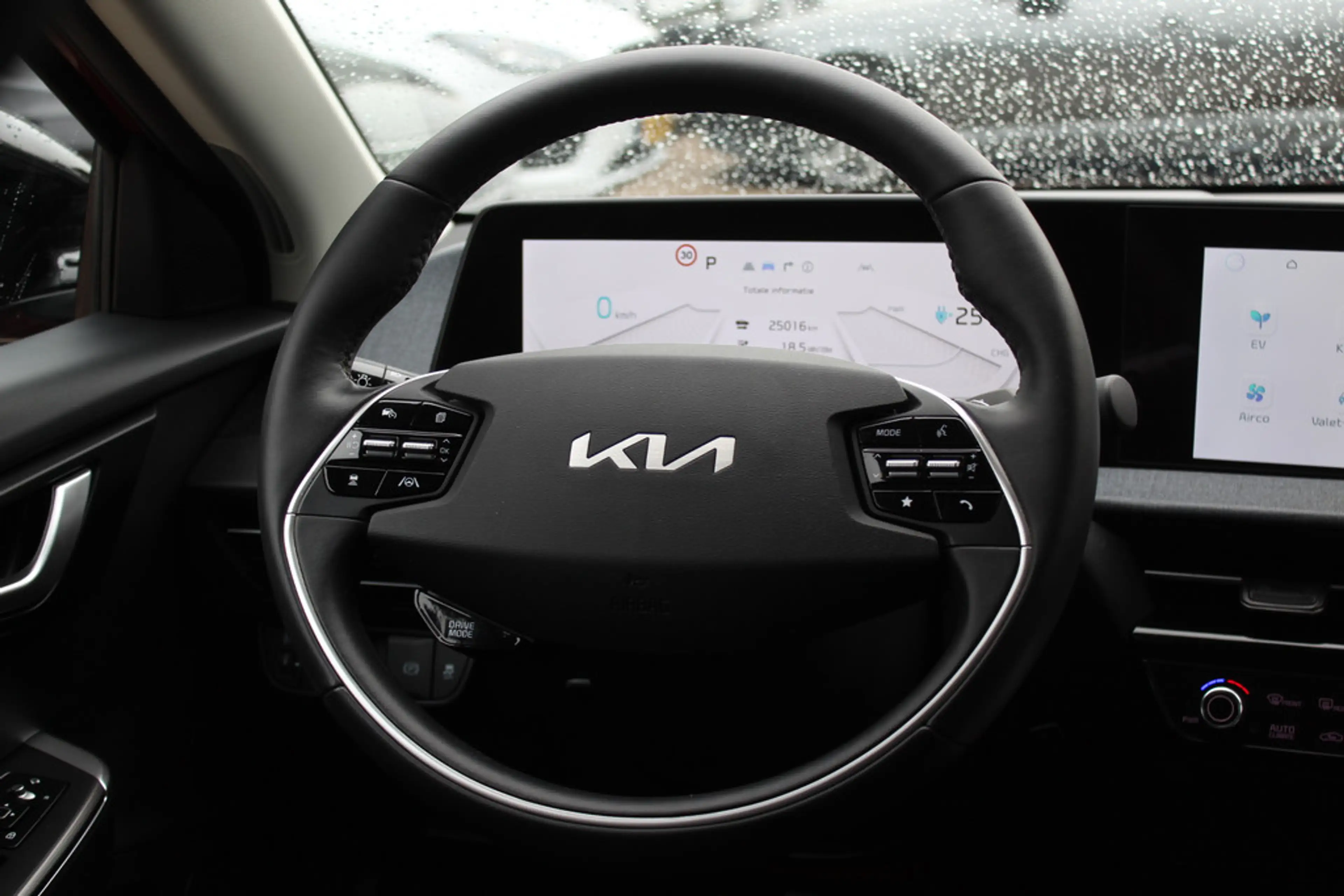 Kia EV6 Light Edition 58 kWh / SOH 100% / Camera / Navigat — photo 7