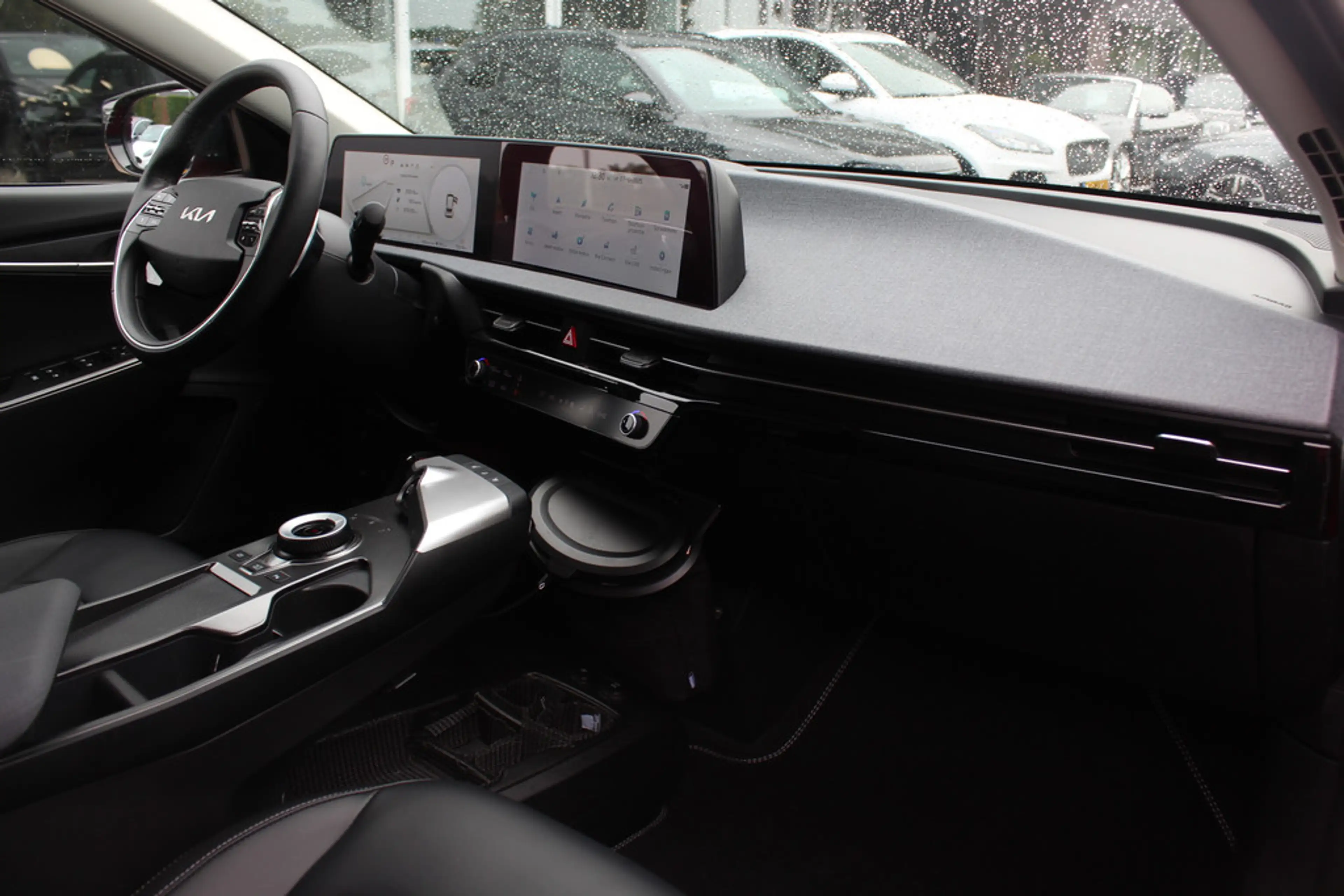 Kia EV6 Light Edition 58 kWh / SOH 100% / Camera / Navigat — photo 6