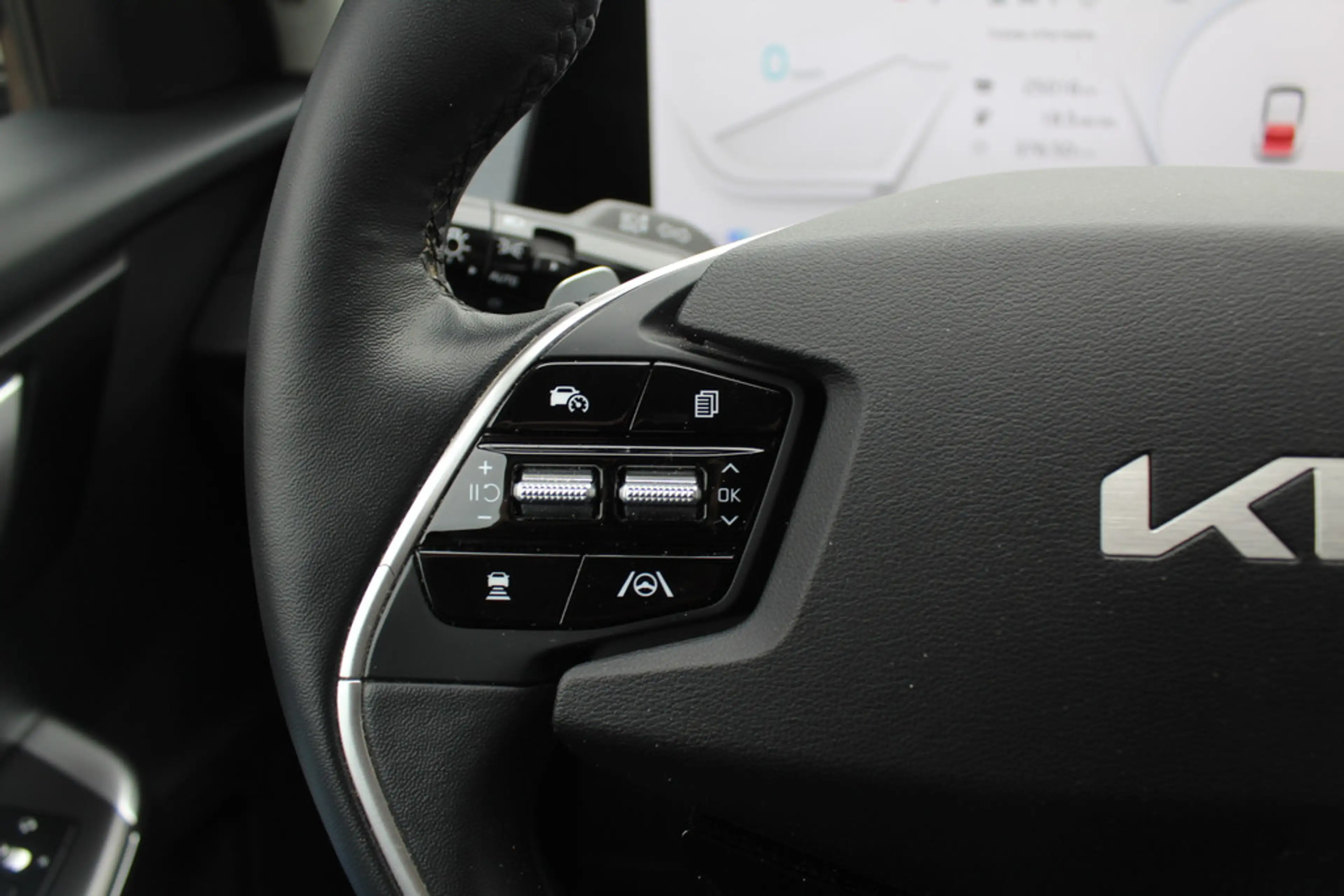 Kia EV6 Light Edition 58 kWh / SOH 100% / Camera / Navigat — photo 18