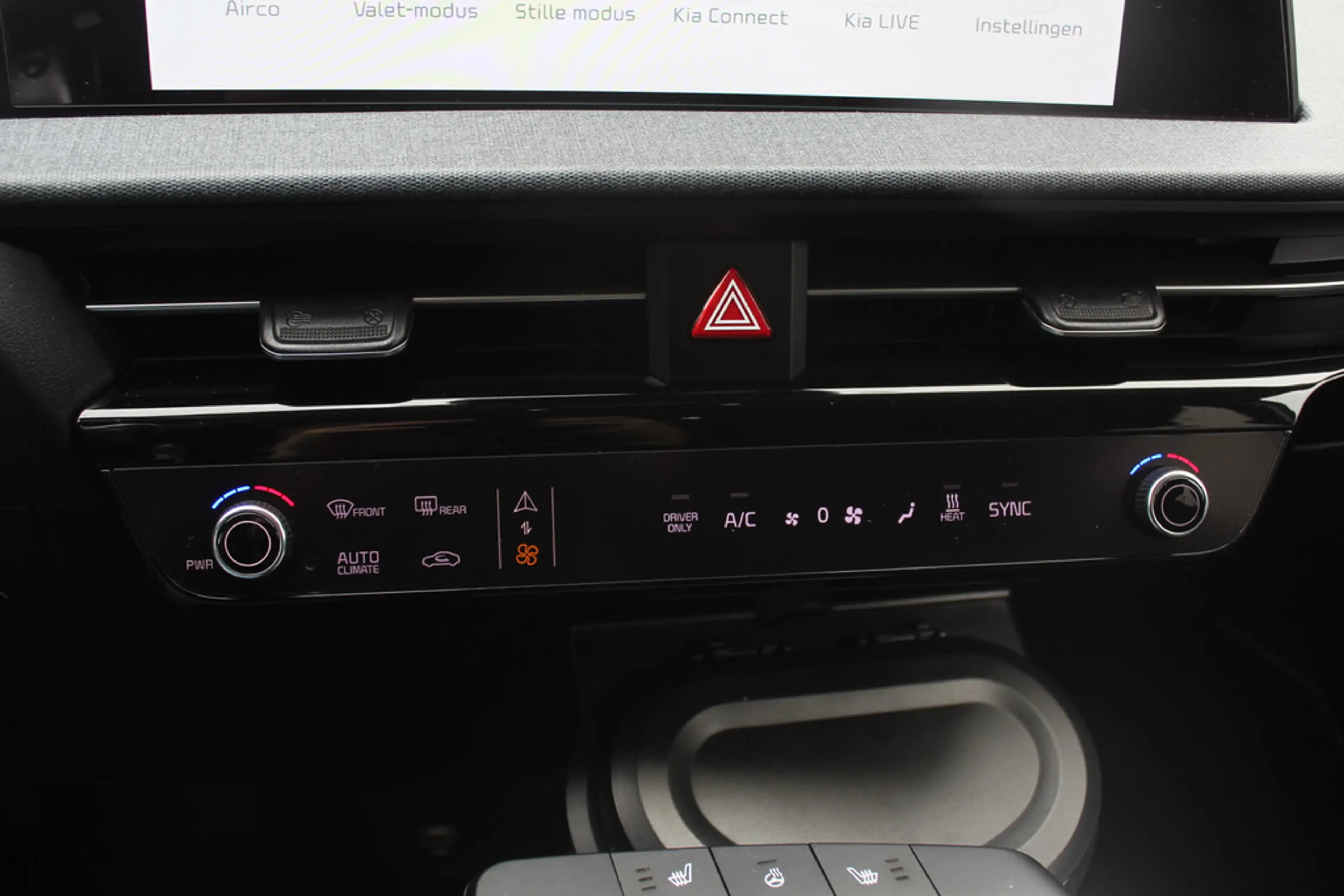 Kia EV6 Light Edition 58 kWh / SOH 100% / Camera / Navigat — photo 15