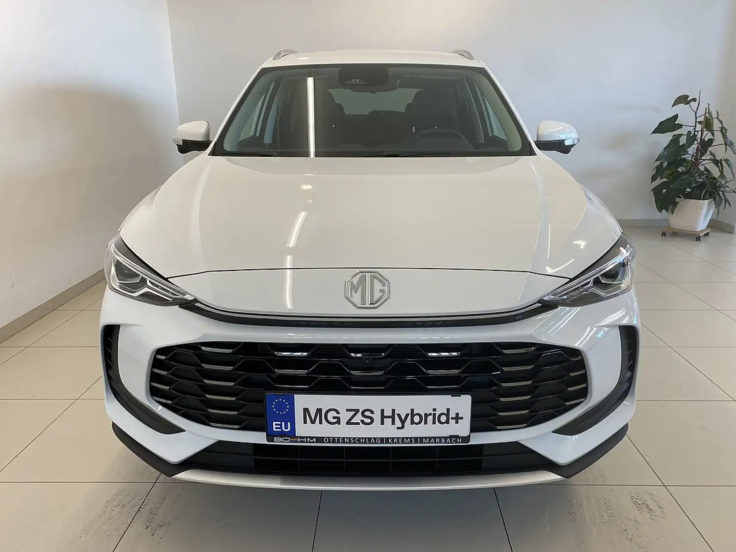 MG ZS 1.5 Hybrid+ Luxury Weiß - 2
