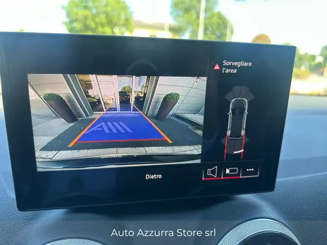 Audi Q2 view 10