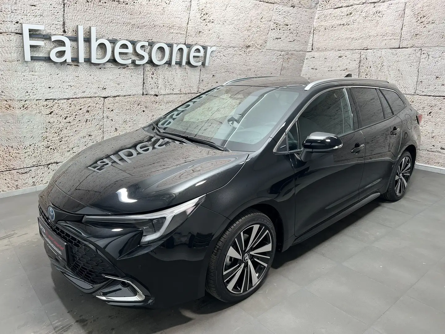 Toyota Corolla Touring Sports 1,8 Hybrid Teamplayer + Technik Pak Schwarz - 1