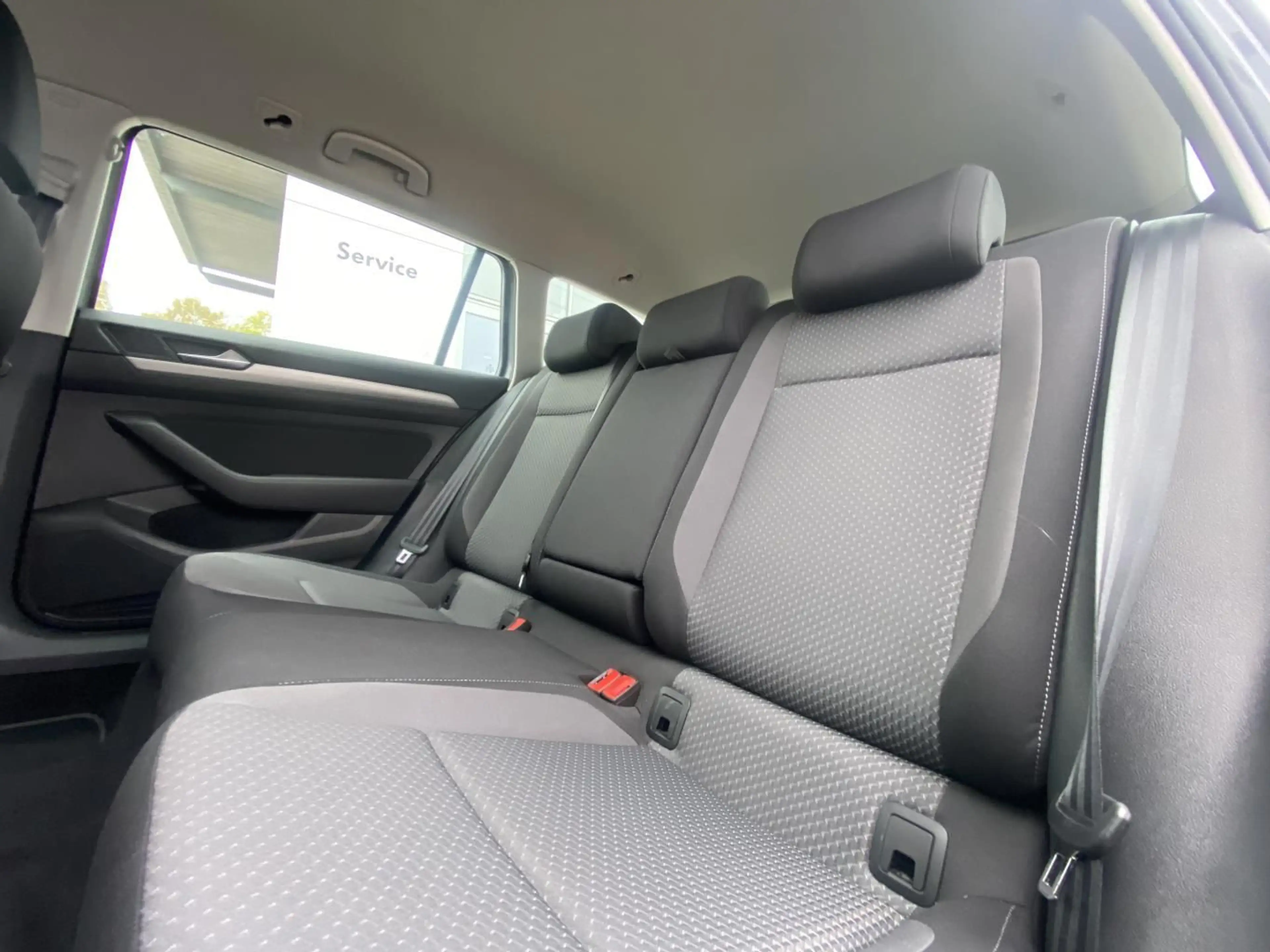 Volkswagen Passat Variant 1.5 TSI BUSINESS-PAKET+APP-CONNEC — photo 11