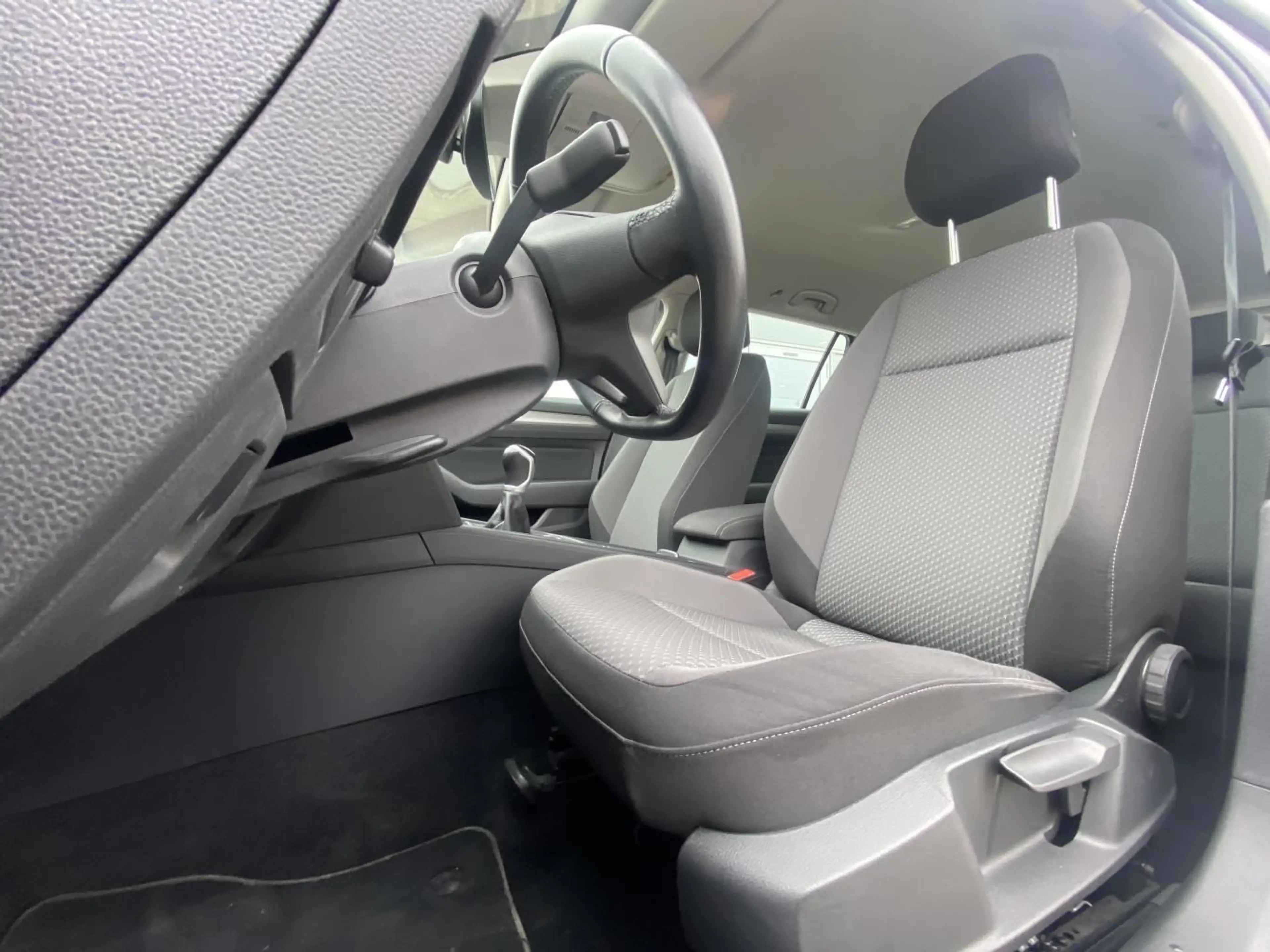 Volkswagen Passat Variant 1.5 TSI BUSINESS-PAKET+APP-CONNEC — photo 9