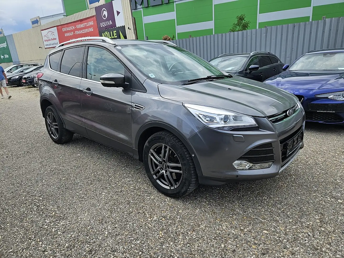 Ford Kuga 2,0 TDCi Titanium Grau - 2
