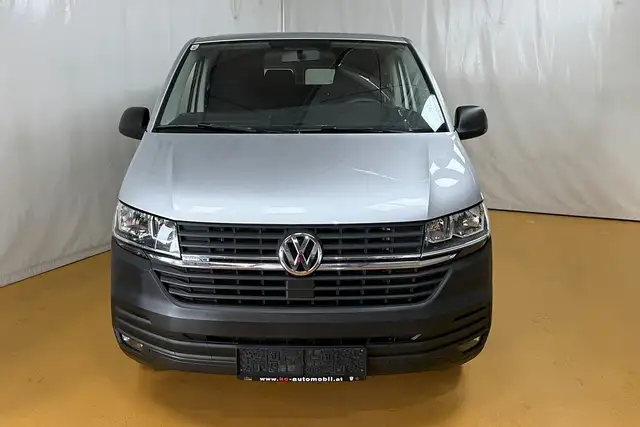 Volkswagen Transporter view 6