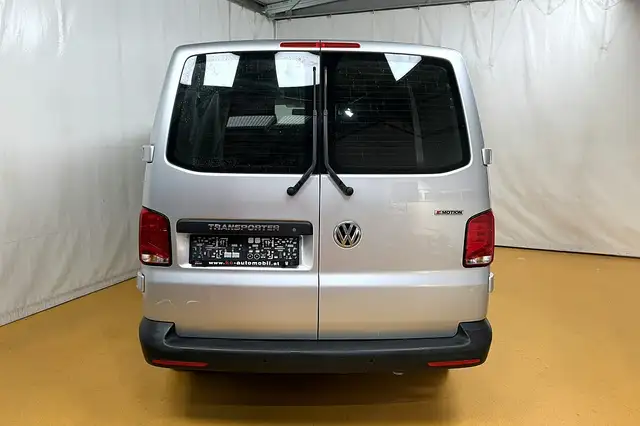 Volkswagen Transporter view 5