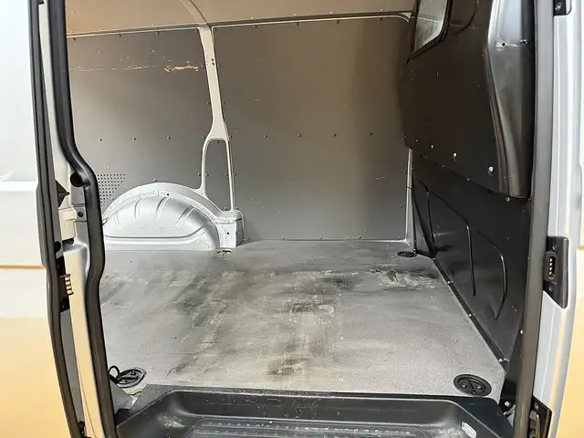Volkswagen Transporter view 9