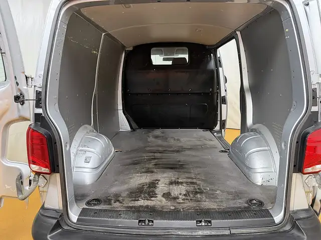 Volkswagen Transporter view 10